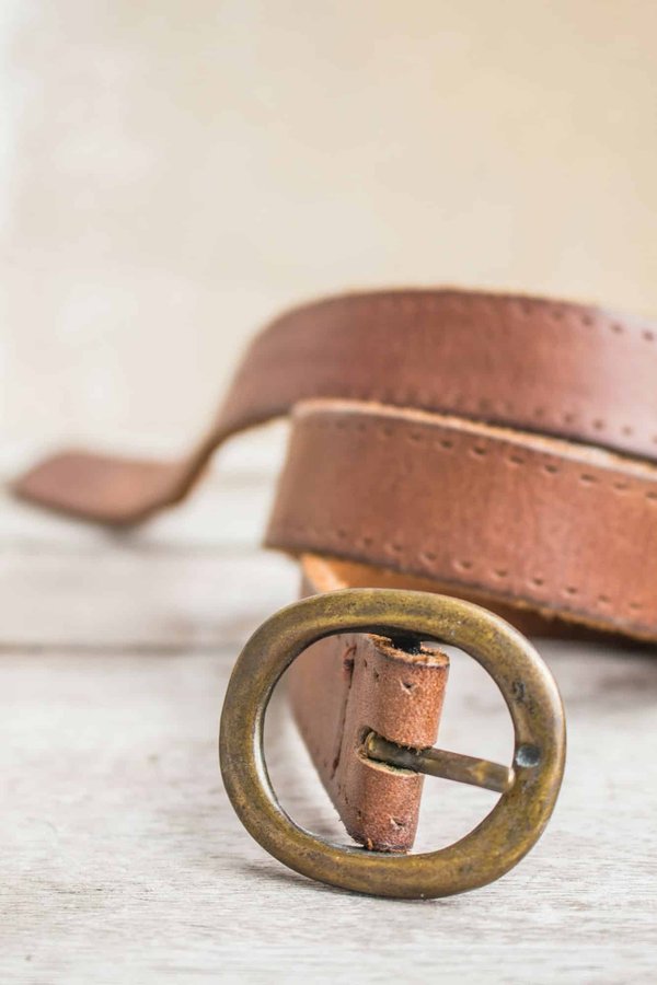 Was sind die besten Tipps für das Tragen von breiten Gürteln?